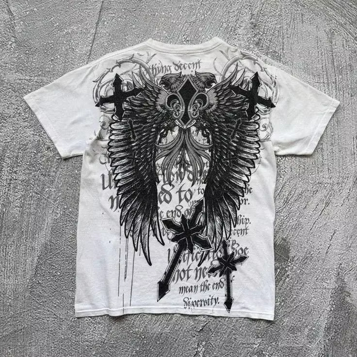 T-shirt Y2K gothique avec croi - Streetwear Brand Marketing avis et prix